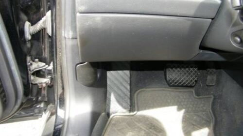 2012 Nissan Versa 1.8 S Hatchback Manual - Image 7