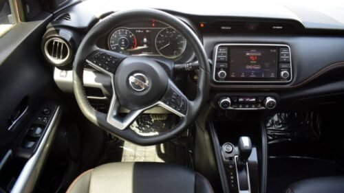 2019 Nissan Kicks SR - Image 2