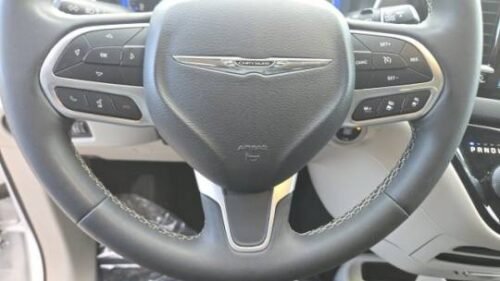2022 Chrysler Pacifica Touring L FWD - Image 5