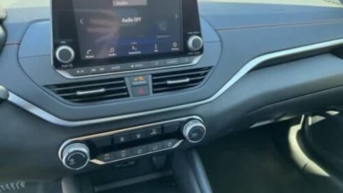 2022 Nissan Altima 2.5 SR FWD - Image 3