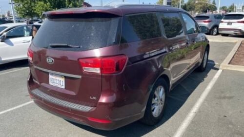 2017 Kia Sedona LX - Image 3