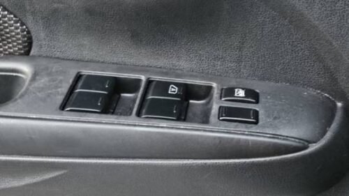 2017 Nissan Versa 1.6 SV CVT - Image 6