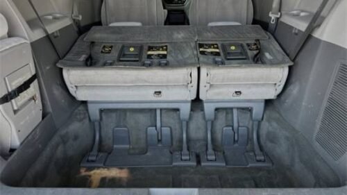 2015 Toyota Sienna LE 8-Passenger FWD - Image 3