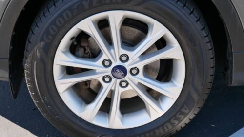 2017 Ford Escape SE FWD - Image 2