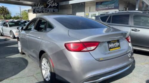 2015 Chrysler 200 Limited FWD - Image 3