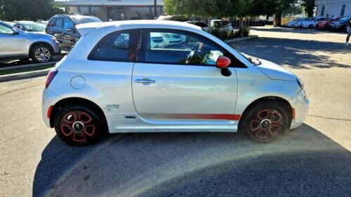 2015 FIAT 500e Hatchback - Image 10