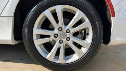 2016 Chrysler 200 Limited FWD - Image 8