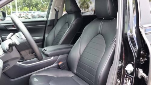 2023 Toyota Highlander XLE FWD - Image 6