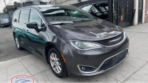 2017 Chrysler Pacifica Touring Plus - Image 9