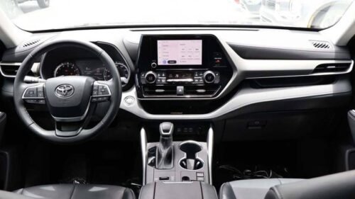 2023 Toyota Highlander XLE FWD - Image 8