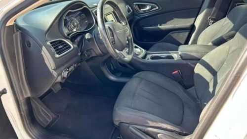 2016 Chrysler 200 Limited FWD - Image 10