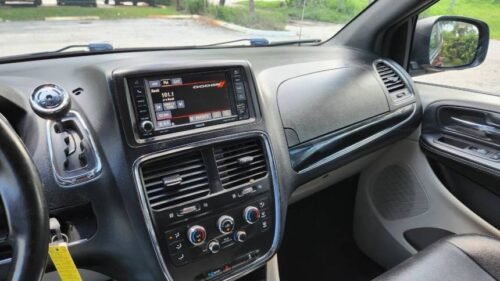 2017 Dodge Grand Caravan SXT - Image 4