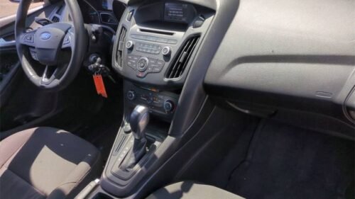 2016 Ford Focus SE Sedan - Image 3