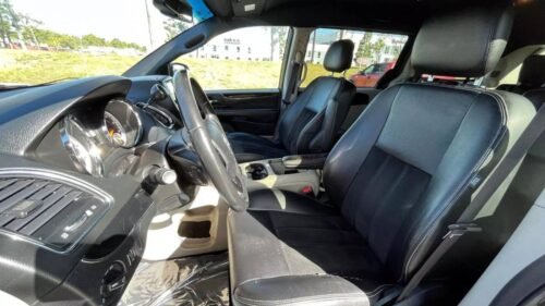 2017 Dodge Grand Caravan SXT - Image 3