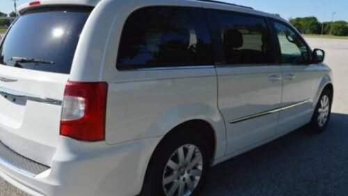 2014 Chrysler Town & Country Touring - Image 10