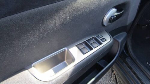 2012 Nissan Versa 1.8 S Hatchback Manual - Image 6