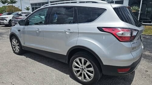 2017 Ford Escape Titanium 4WD - Image 5