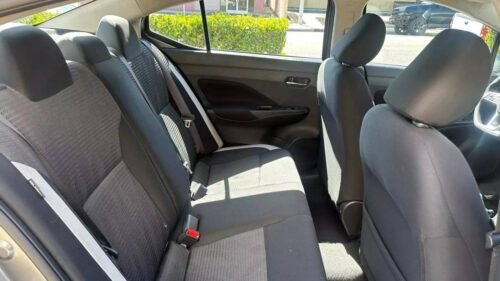 2021 Nissan Versa SV CVT - Image 7
