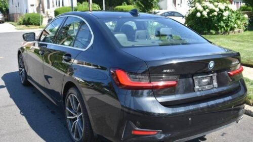 2022 BMW 330e xDrive Plug-In Hybrid - Image 17