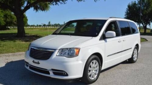 2014 Chrysler Town & Country Touring - Image 13