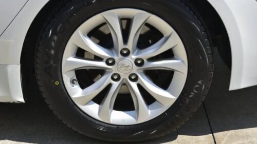 2013 Hyundai Genesis 3.8 - Image 3