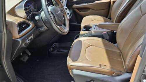 2017 Chrysler Pacifica Limited - Image 12