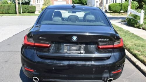 2022 BMW 330e xDrive Plug-In Hybrid - Image 18