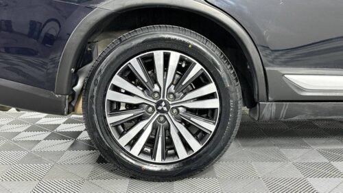 2020 Mitsubishi Outlander ES FWD - Image 3