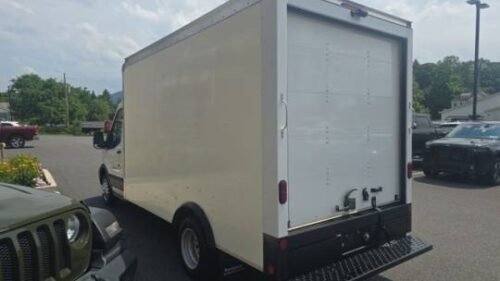 2022 Ford Transit Cutaway T-350 RWD DRW 138" WB 9950 GVWR - Image 3