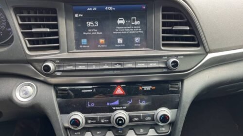 2020 Hyundai Elantra Value Edition 2.0L IVT - Image 3