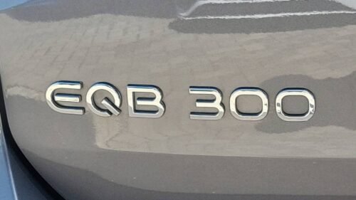 2023 Mercedes-Benz EQB 300 4MATIC - Image 2