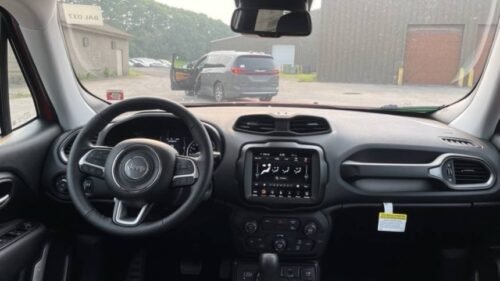 2023 Jeep Renegade Latitude - Image 6
