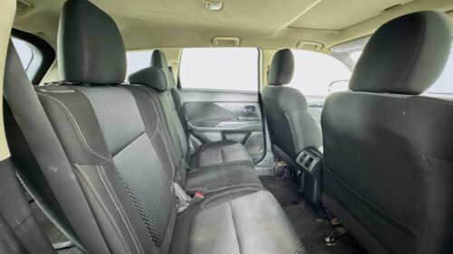 2020 Mitsubishi Outlander ES FWD - Image 4