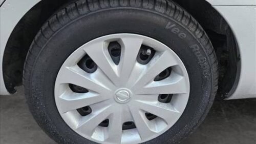 2017 Nissan Versa 1.6 SV CVT - Image 3