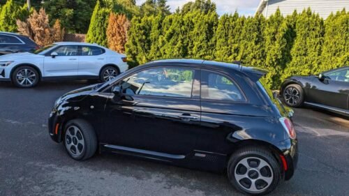 2016 FIAT 500e Hatchback - Image 8