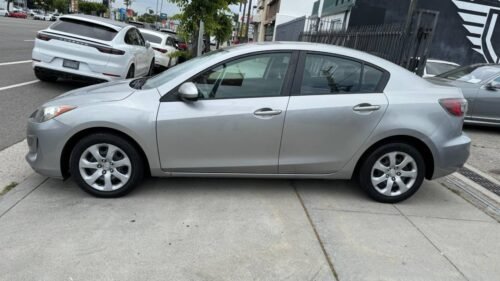 2013 Mazda Mazda3 i SV 4-Door Automatic - Image 6