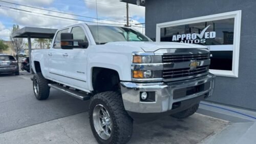 2015 Chevrolet Silverado 2500HD LTZ Crew Cab Standard Box 4WD - Image 12