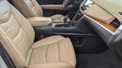 2017 Cadillac XT5 Platinum AWD - Image 4