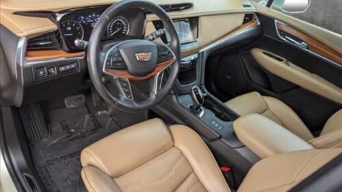 2017 Cadillac XT5 Platinum AWD - Image 7