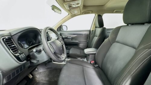 2020 Mitsubishi Outlander ES FWD - Image 6