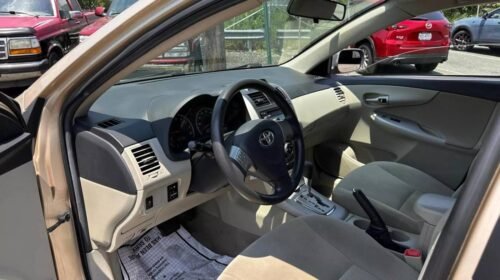 2012 Toyota Corolla LE Automatic - Image 11