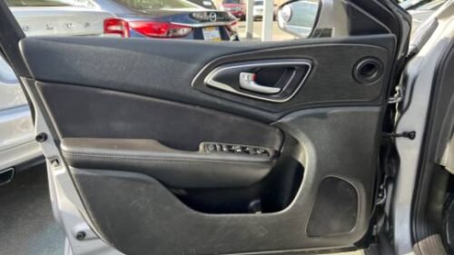 2015 Chrysler 200 Limited FWD - Image 8