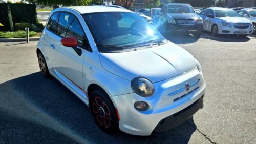 2015 FIAT 500e Hatchback - Image 9