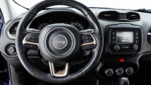 2017 Jeep Renegade Latitude FWD - Image 6