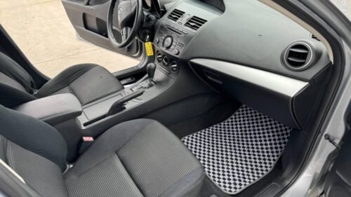 2013 Mazda Mazda3 i SV 4-Door Automatic - Image 2
