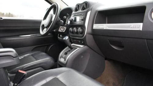 2014 Jeep Compass Latitude 4WD - Image 7