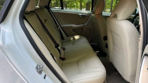 2015 Volvo V60 T5 Drive-E Premier FWD - Image 4