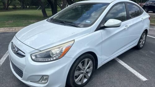 2014 Hyundai Accent GLS Sedan Automatic - Image 3