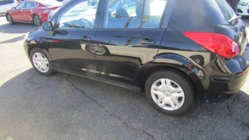 2012 Nissan Versa 1.8 S Hatchback Manual - Image 11