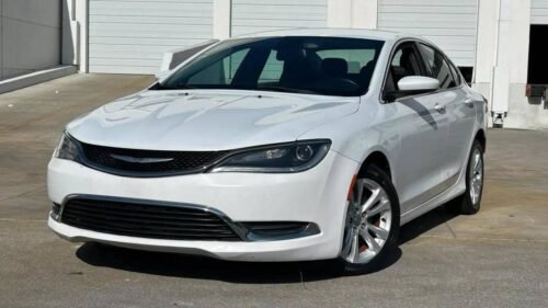 2016 Chrysler 200 Limited FWD - Image 2